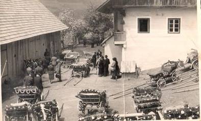 Feistritz, Haus, Hochzeit, Hochzeitsgäste, Kutschen, Wagen geschmückt