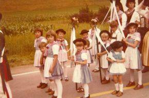 Aufstellung zumFestzug, Bänderbaum, echtes Metnitztalerdirndl, Kindertrachtengruppe, Metnitz, Metnitztaler Tracht, Reindl, Tracht