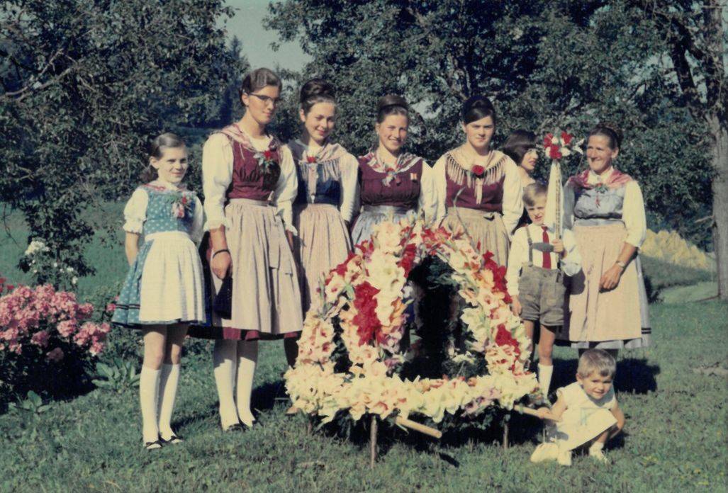 Blumenkrone, Metnitz, Metnitztaler Tracht, Tracht
